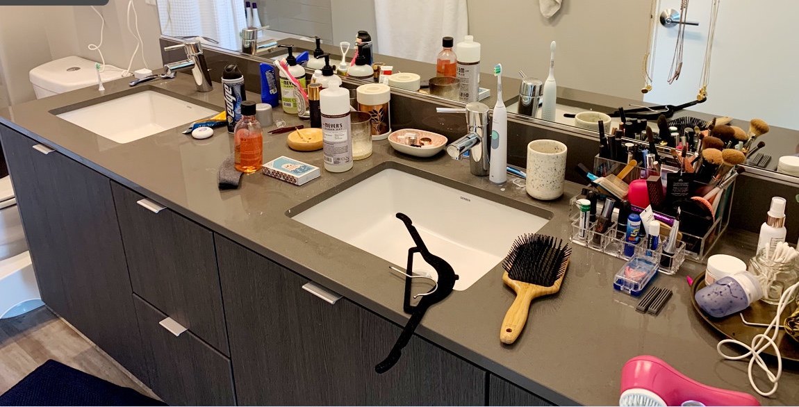 Double vanity before cleaning